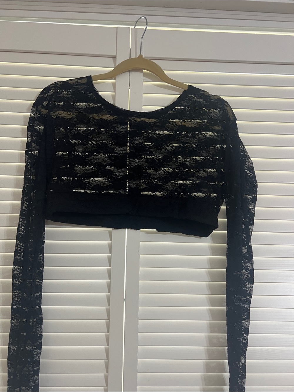 Black Lace Long-Sleeve Cropped Top